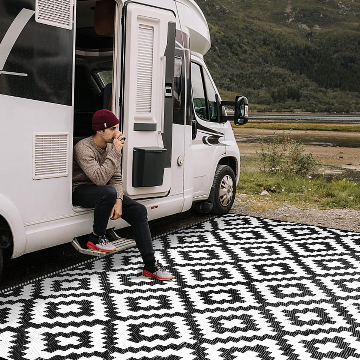 6x9 Ft Black‑White Lattice Reversible Outdoor Rug