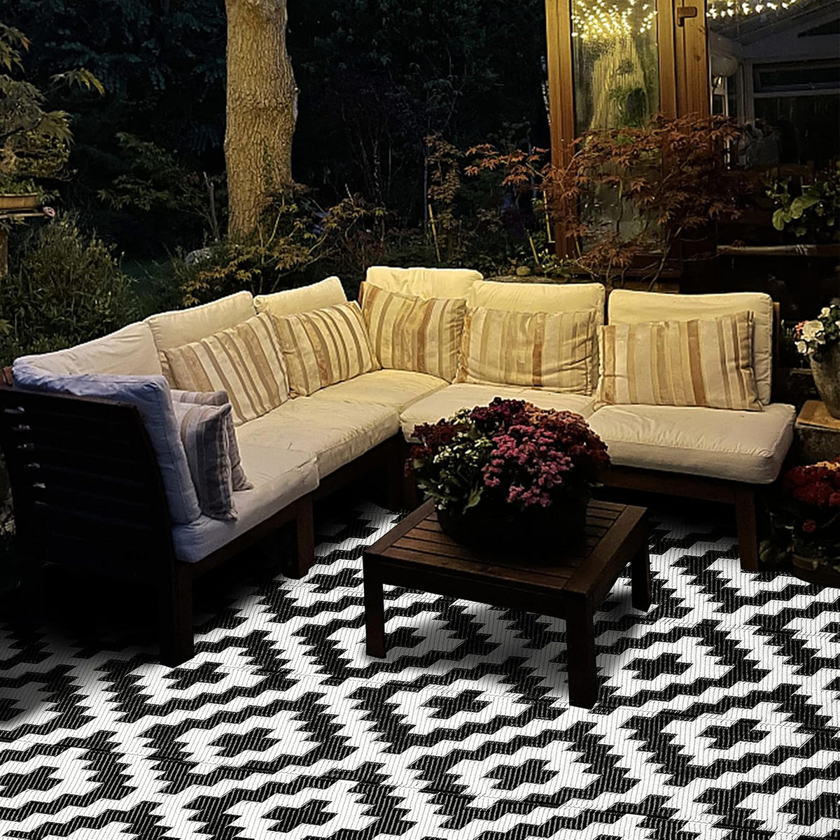 6x9 Ft Black‑White Lattice Reversible Outdoor Rug