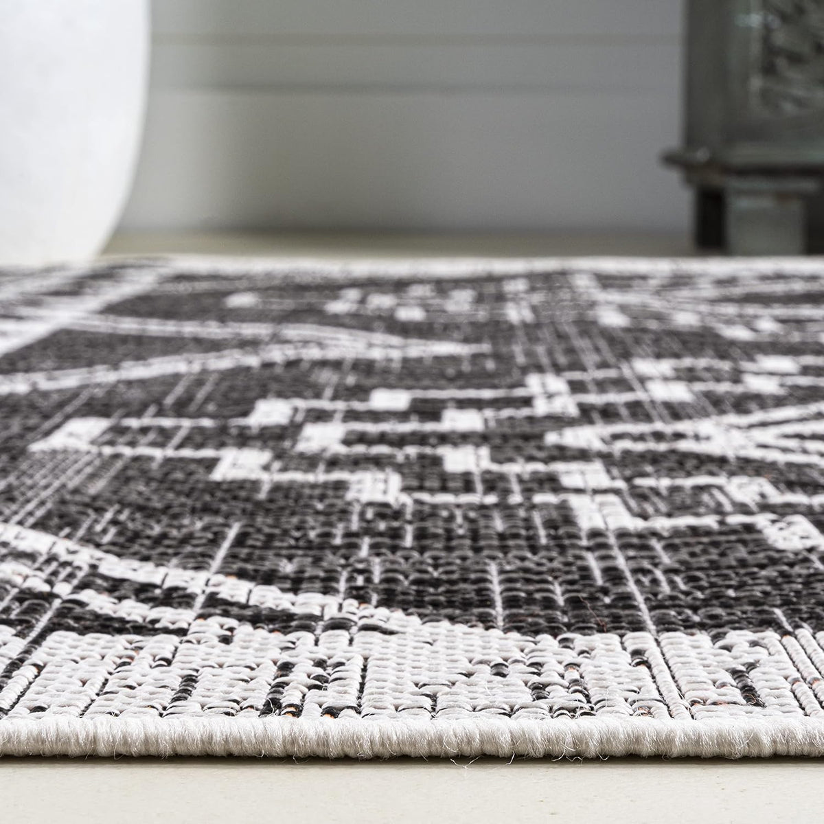 5X8 Black‑Ivory Indoor‑Outdoor Area Rug