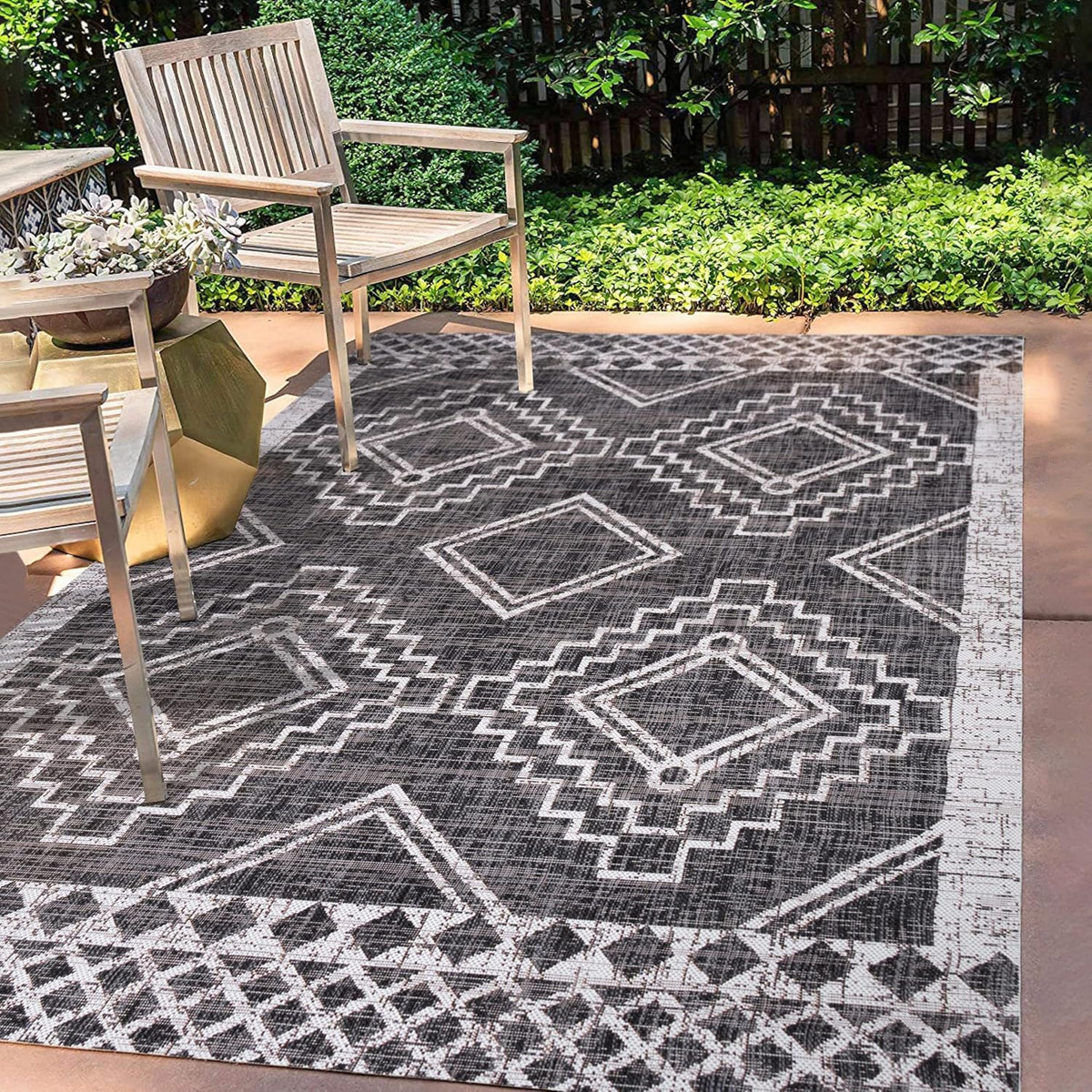 5X8 Black‑Ivory Indoor‑Outdoor Area Rug